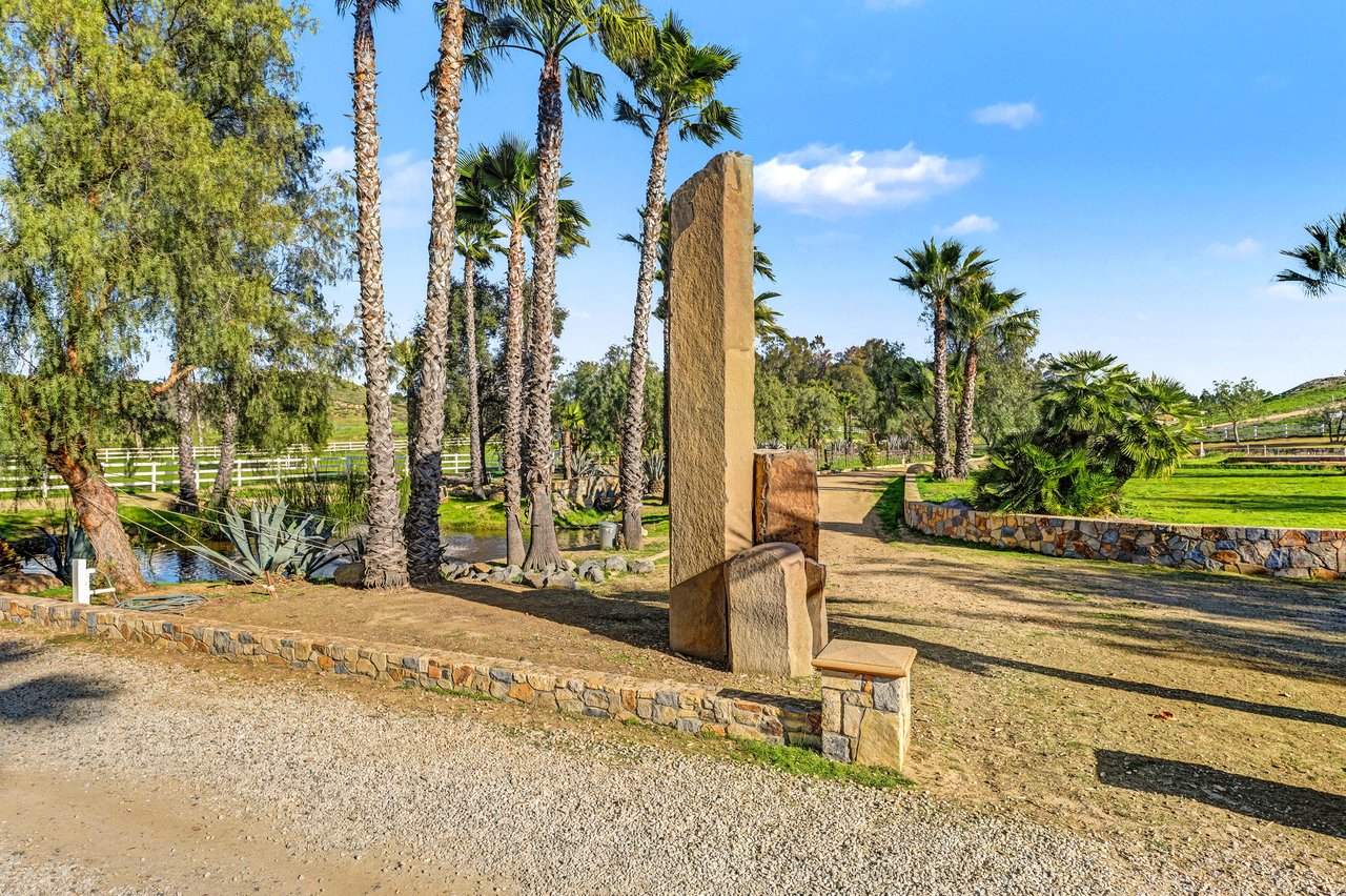 40801 Avenida La Cresta