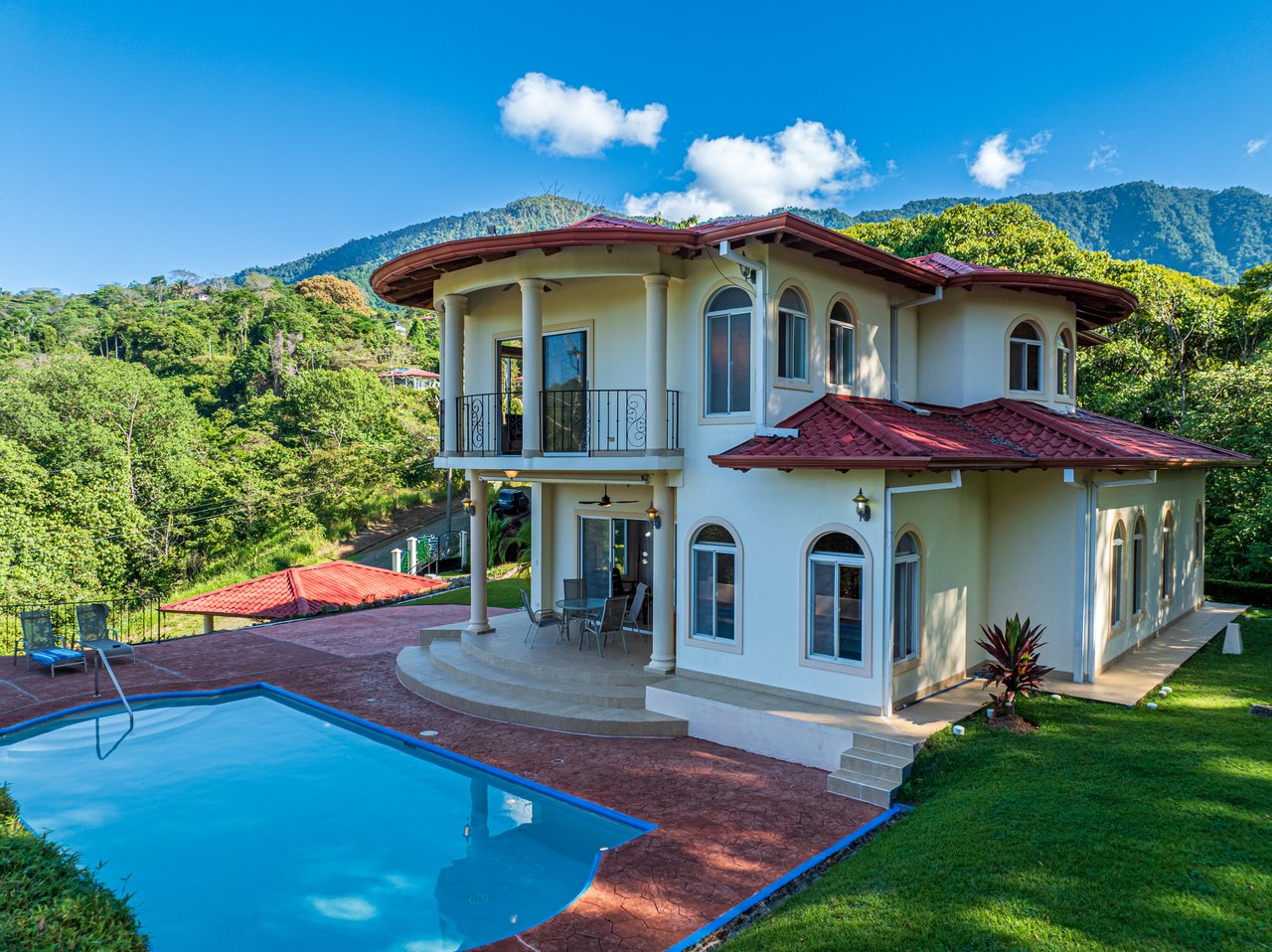 Elegant 3 Bedroom + Office Jungle Home in Puesta Del Sol, Ojochal