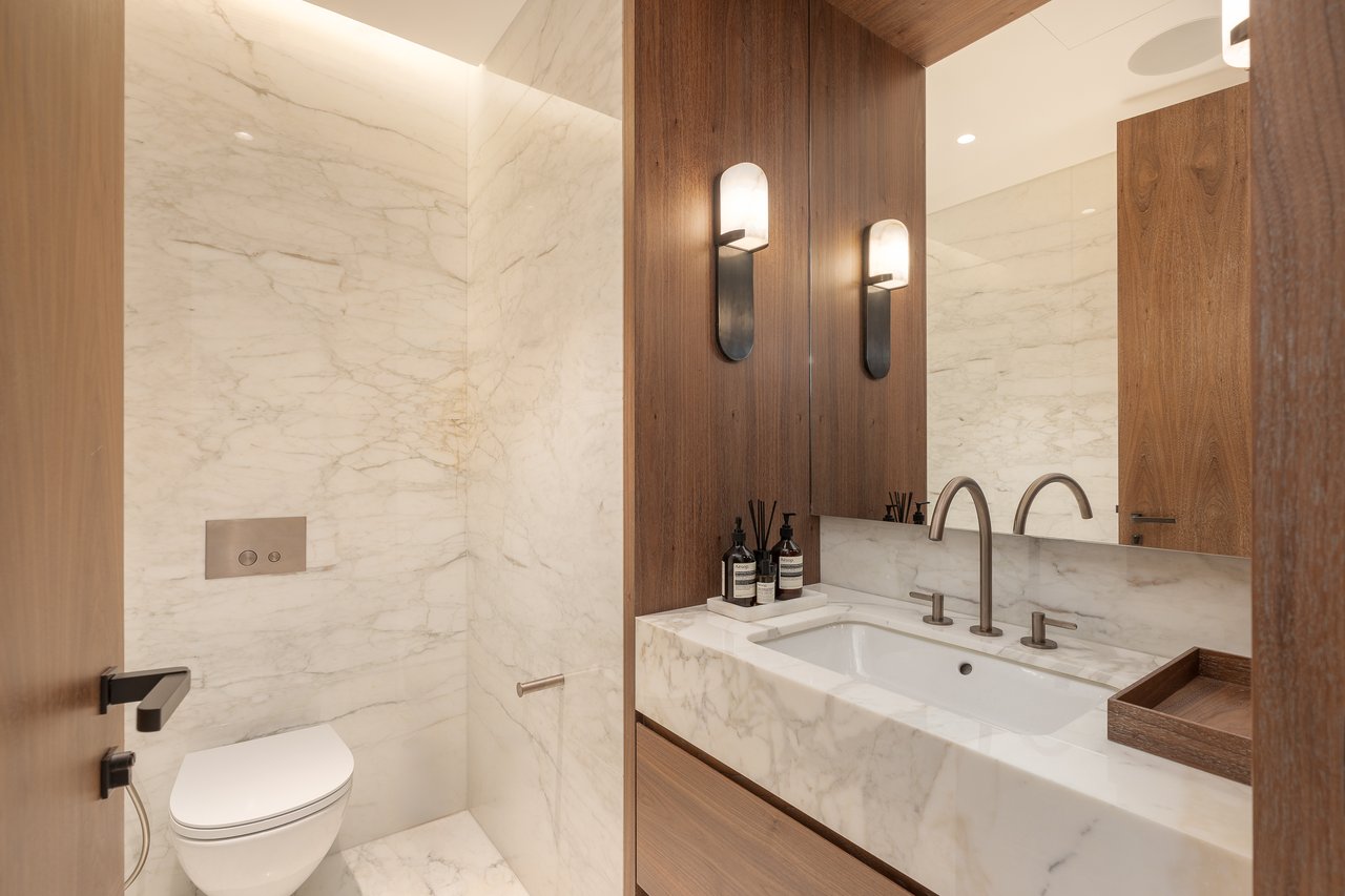 Four Seasons Private Residences - Penthouse 