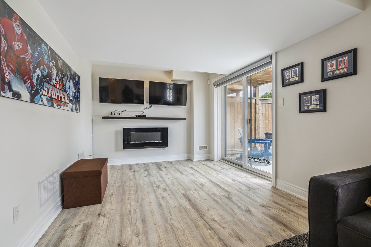 Beautifully updated END-UNIT townhome