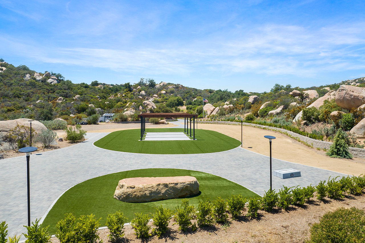 41612 Avenida de Encanto