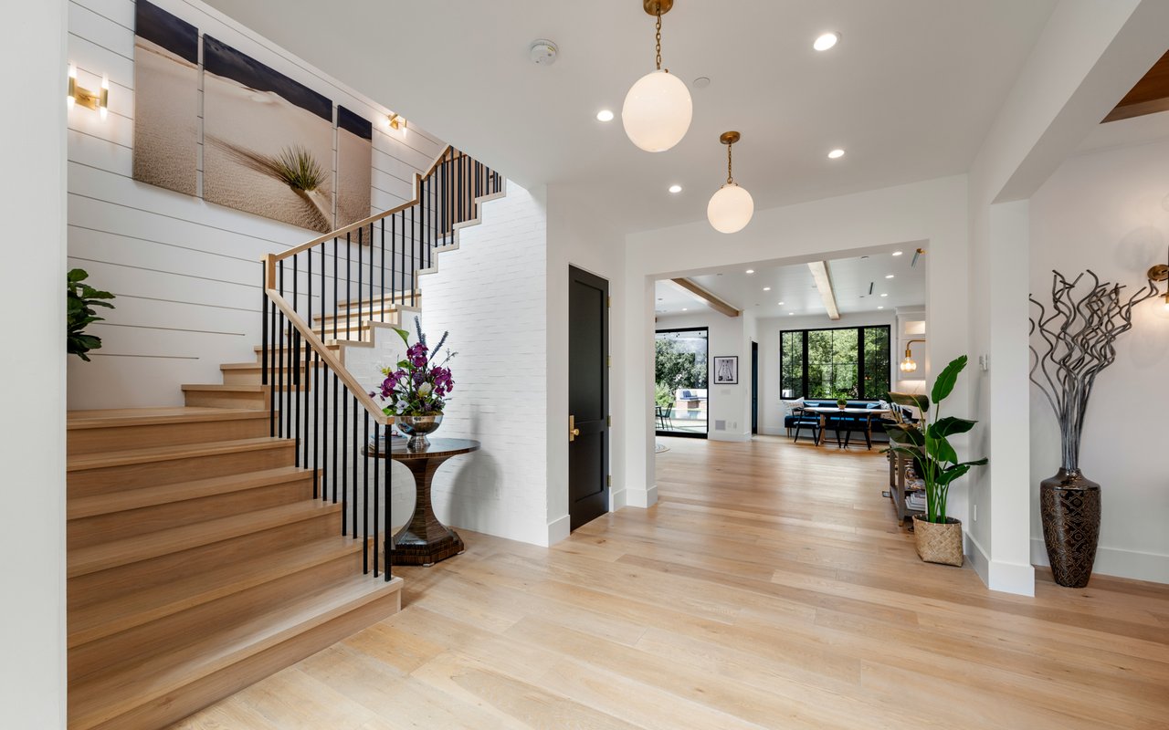 16101 Royal Mount