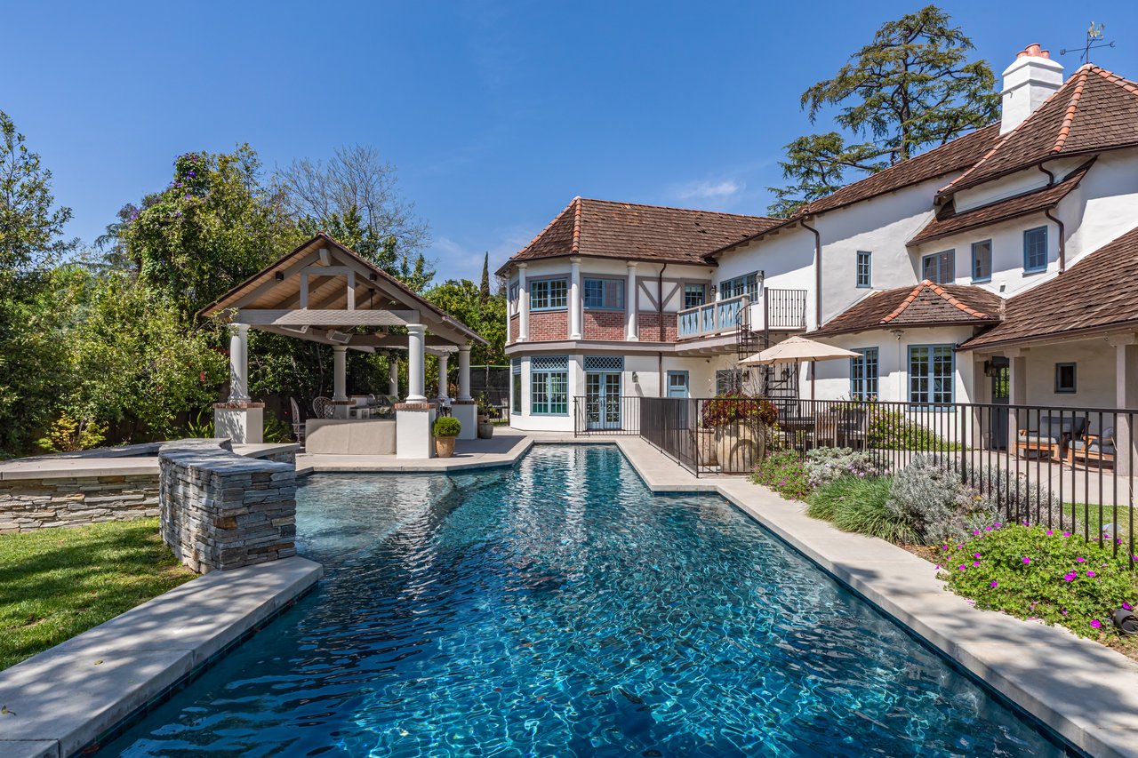 233 Hillside Rd