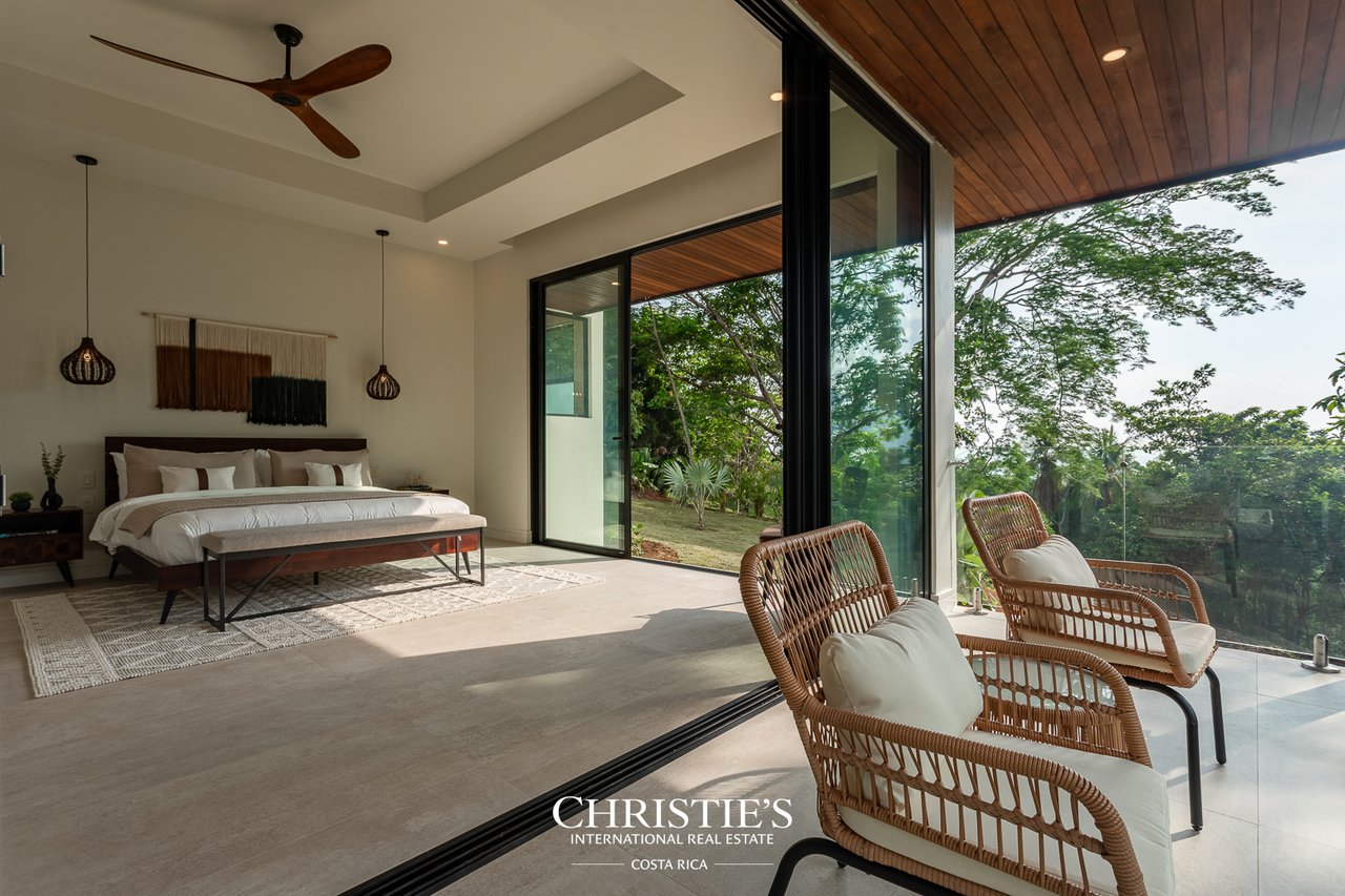 New Modern Tropical Villa 