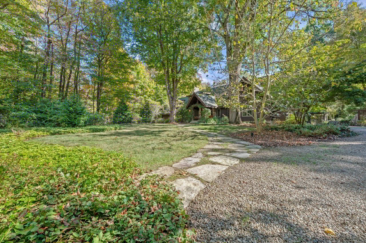 14657 Lakeshore Road