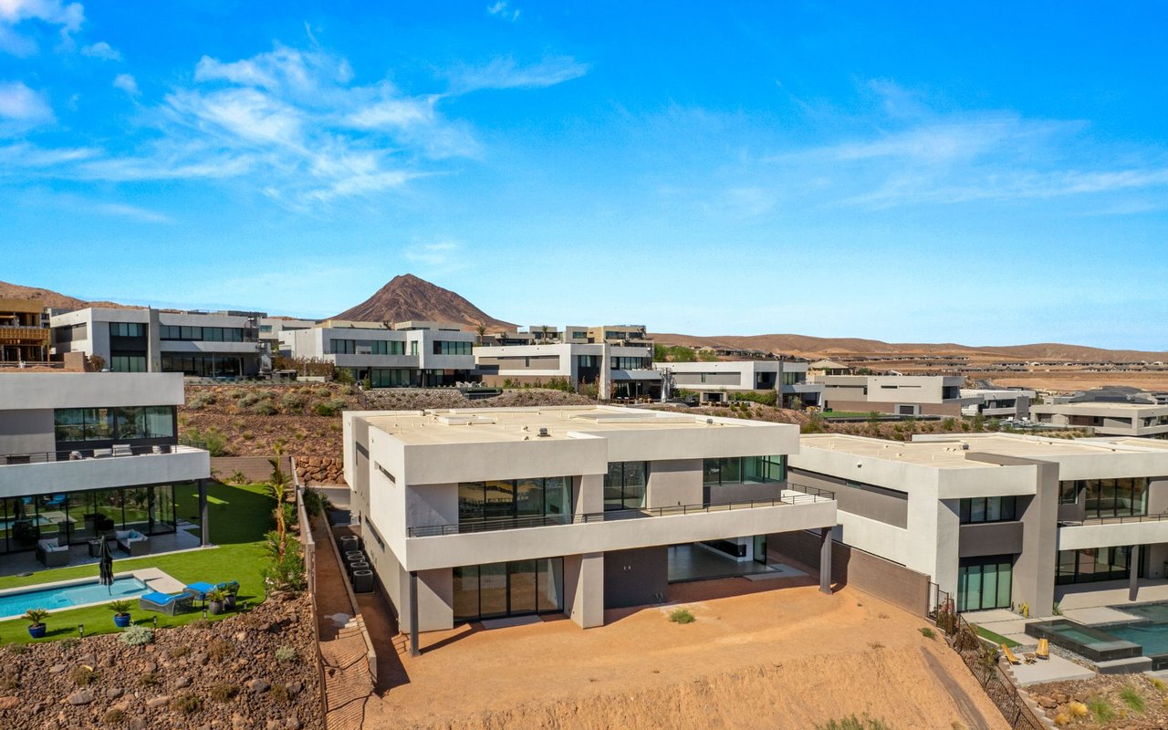 25 Canyon Bay Drive