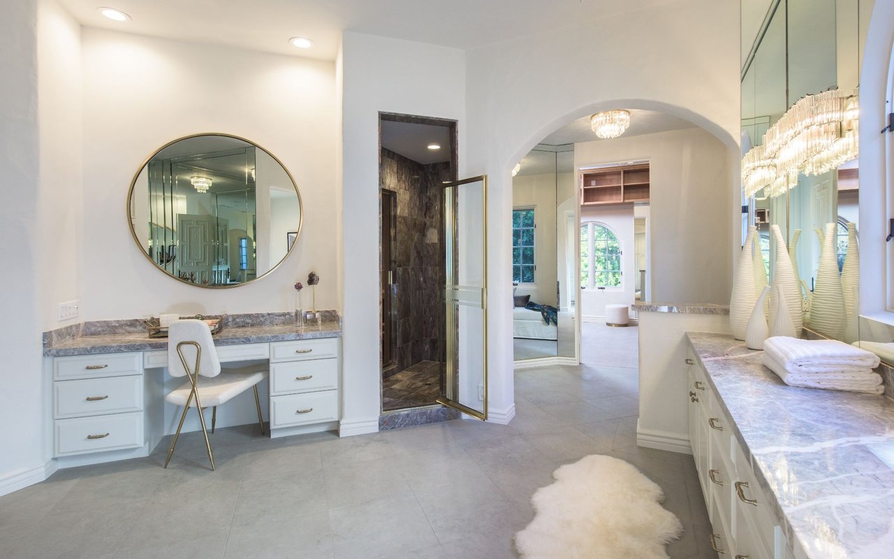 1275 Benedict Canyon Dr