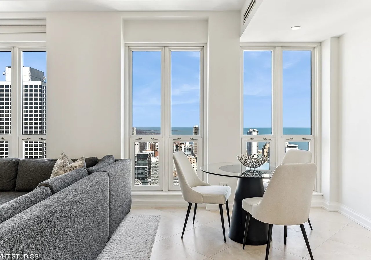 11 E Walton St APT 4202