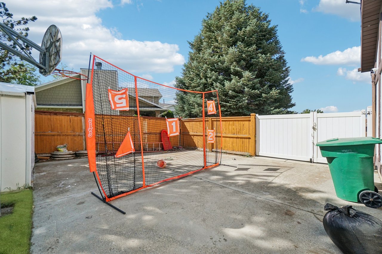 11343 S Clifford Cir