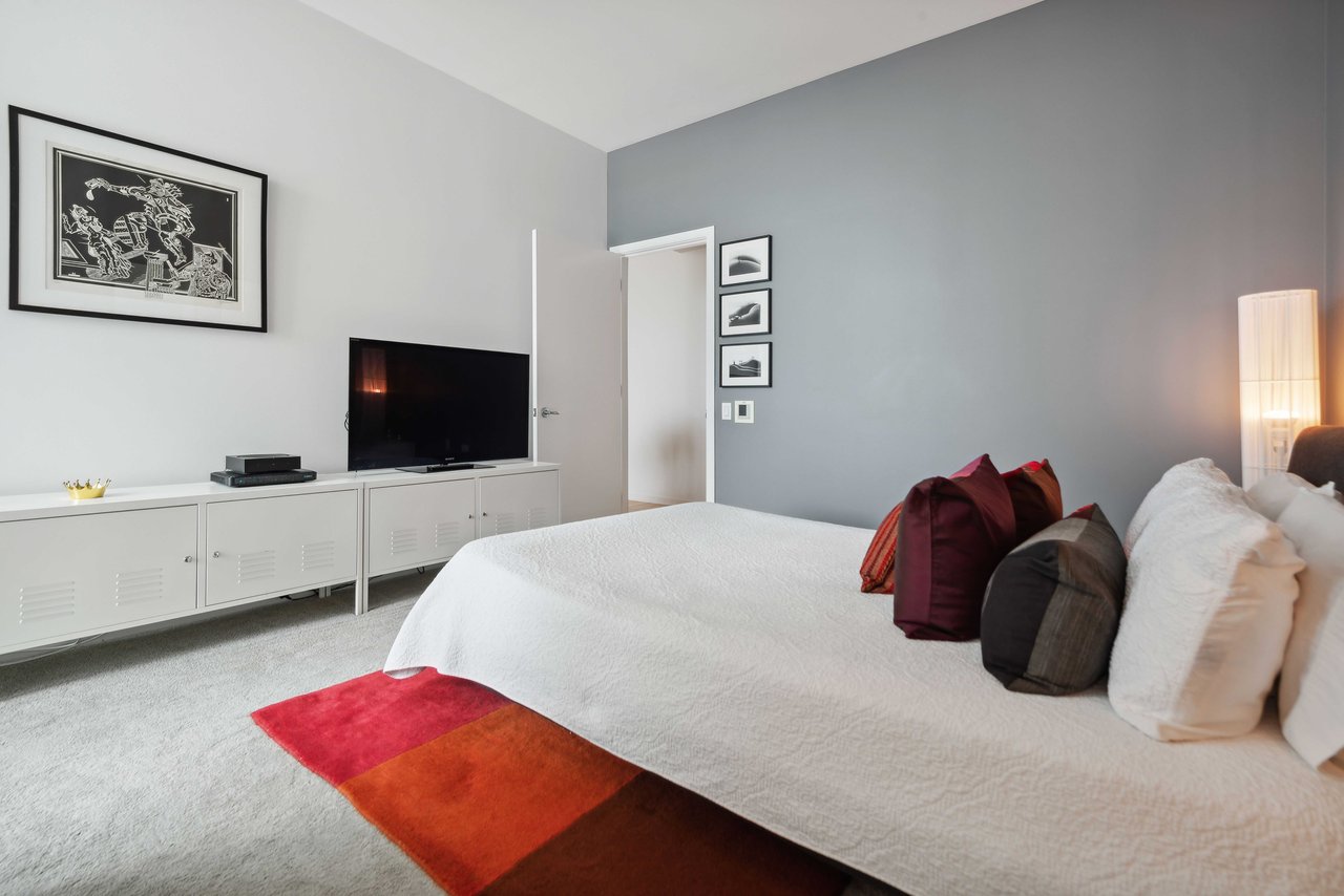 500 W Superior Street Unit: #2201