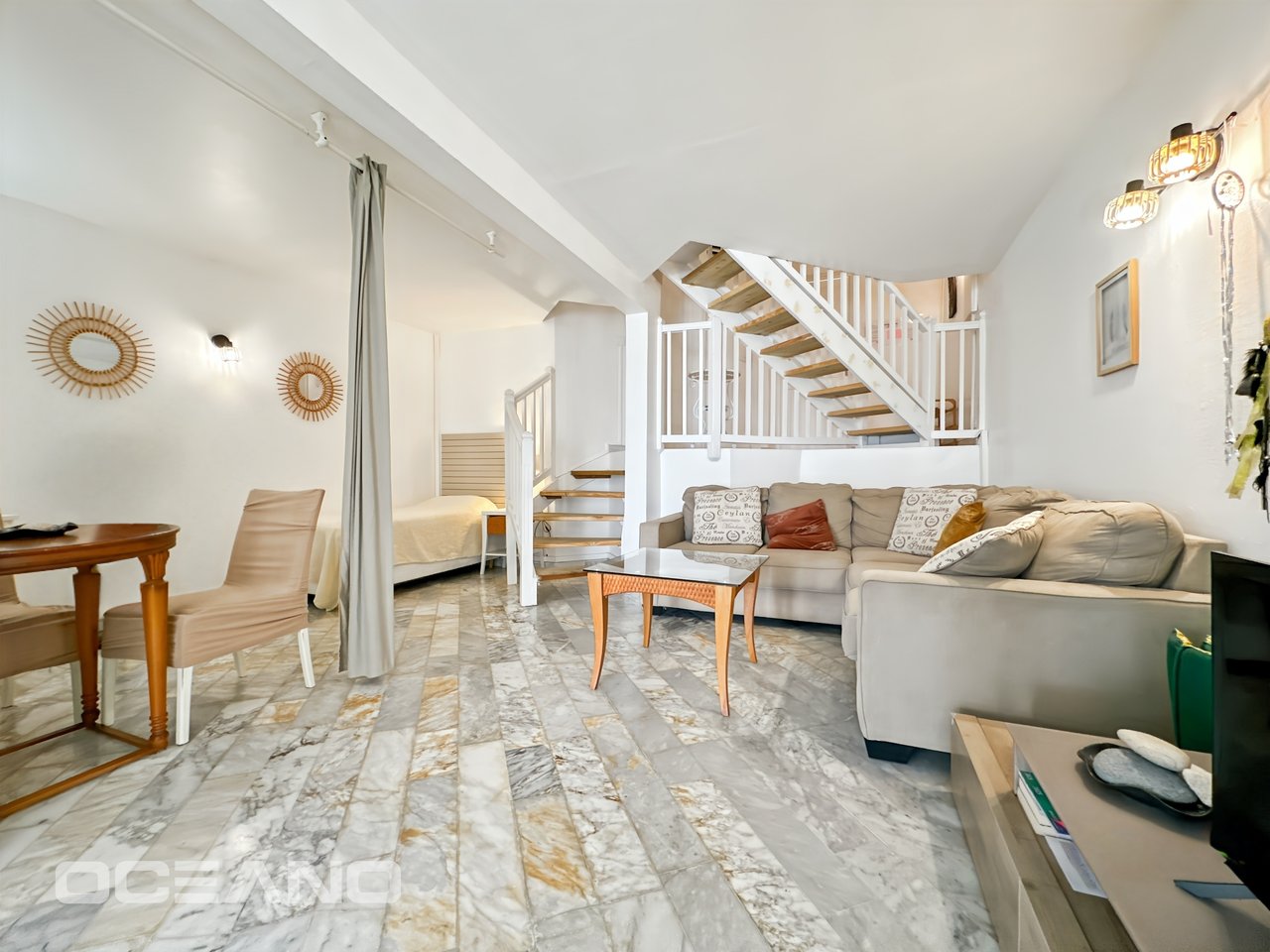 EXCLUSIVE : Set of 2 Apartments (T3 & T2) with Terraces - Charm and Investment Potential