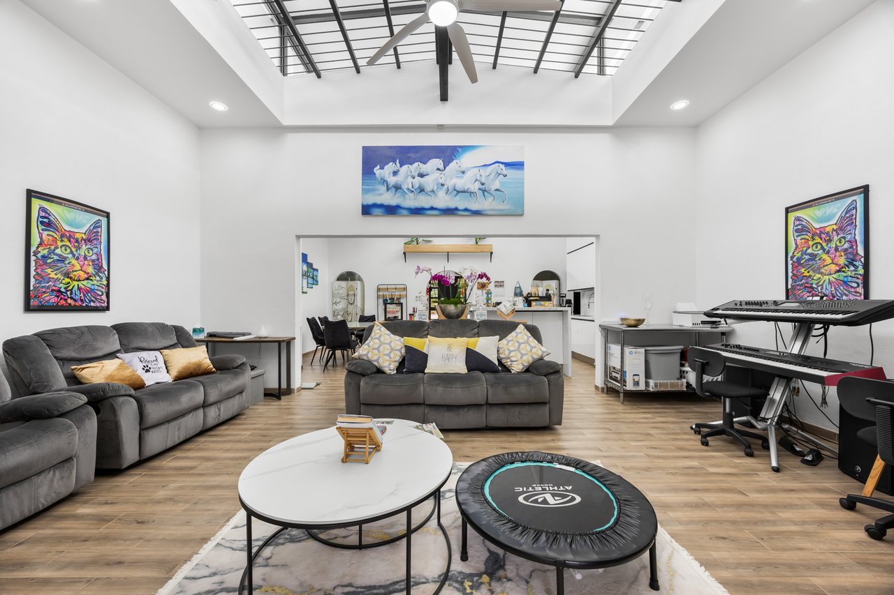 Casa Brillante & Casita Cinco Playas | Modern Home with Guest Casita, Pool & Mountain Views in Huacas