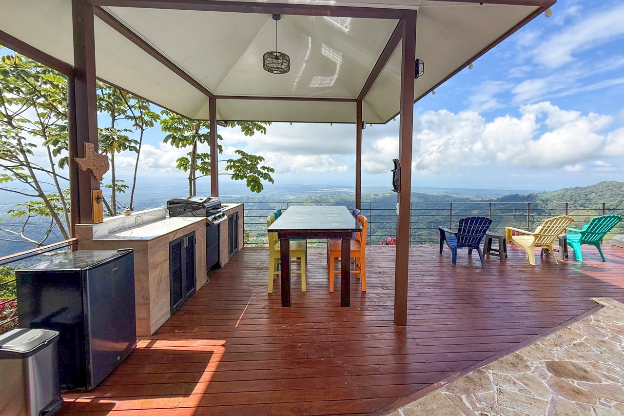Ocean-View 3-Bedroom Home with 1-Bed Guesthouse, Pool & Spectacular Panoramic Views of Osa Peninsula in Balsar above Ciudad Cortés Costa Rica