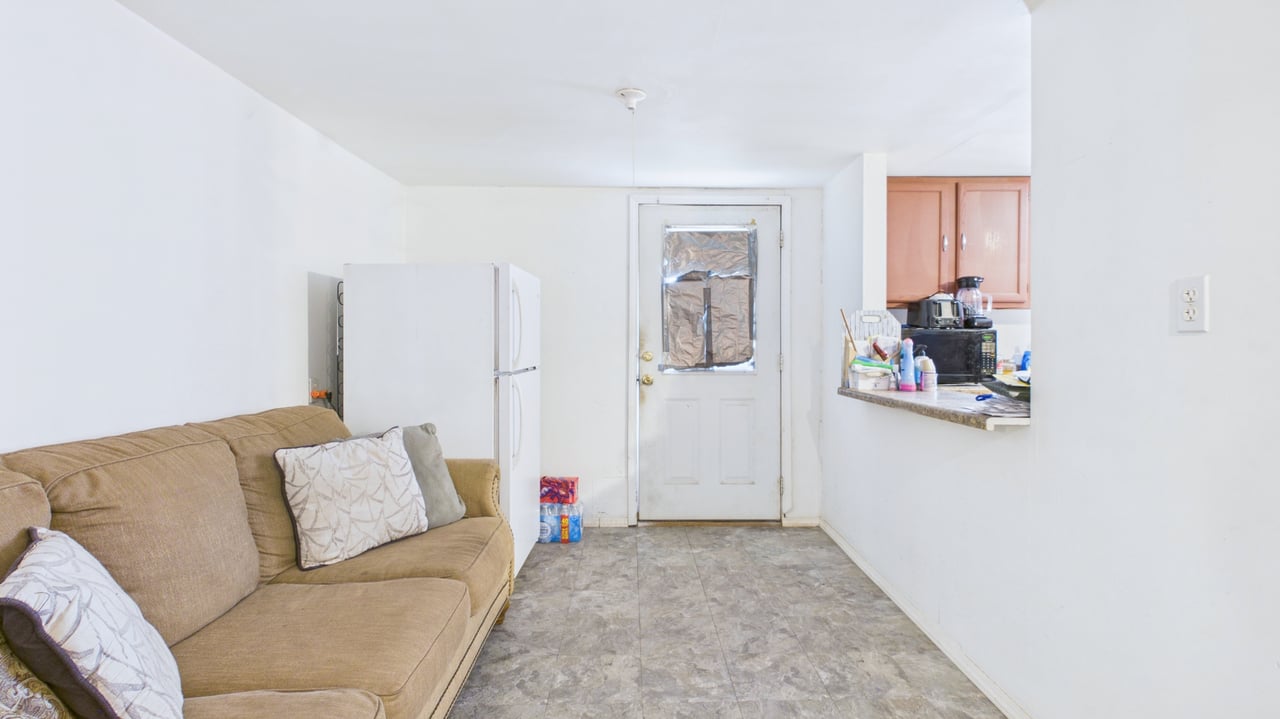 712 S Locust Ave