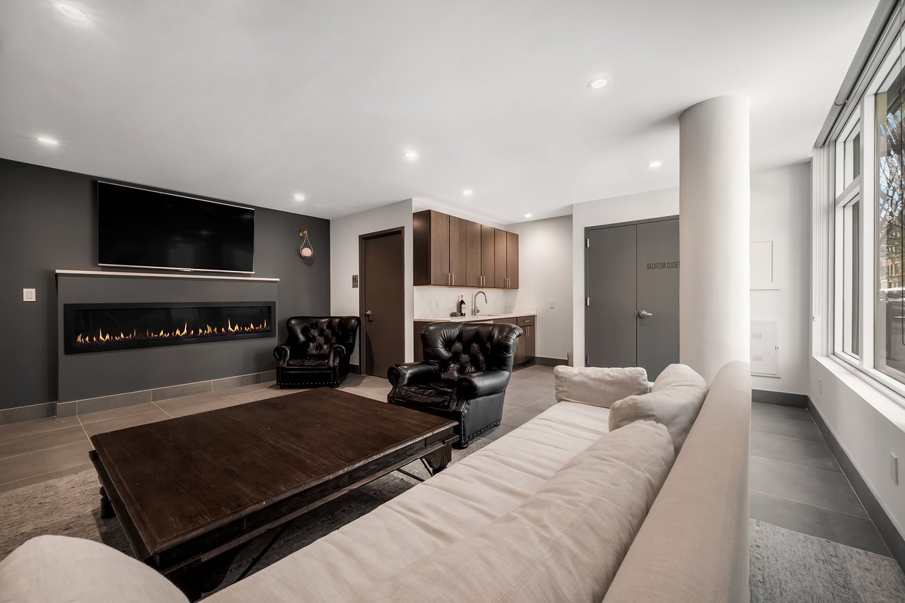 2815 35th Street Unit: 6B