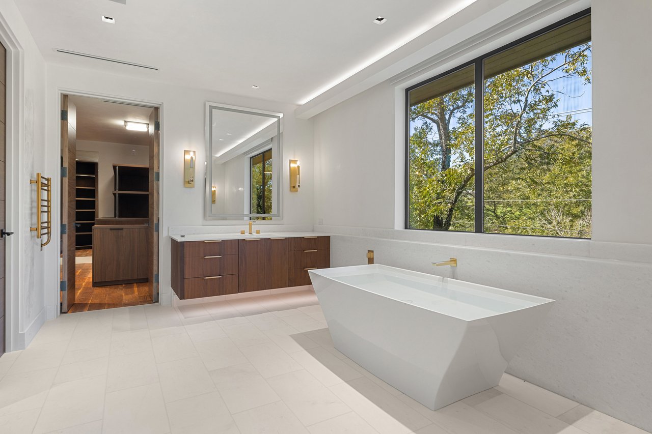 2503 Westlake Dr #101