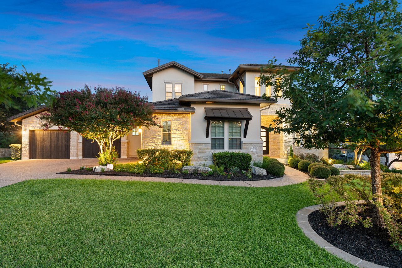 Modern Transitional Luxury Home in Gated Bluffs of Steiner Ranch | Lake Austin Access + Hill Country Views | $1.9MM