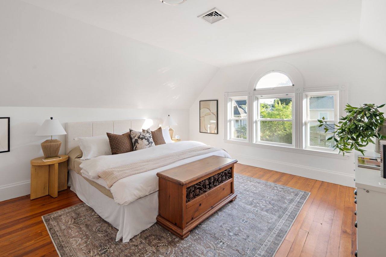A Captivating Victorian Condo in A Fantastic Neighborhood