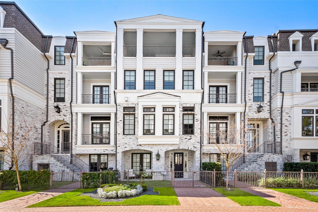 33 Crain Square Blvd
