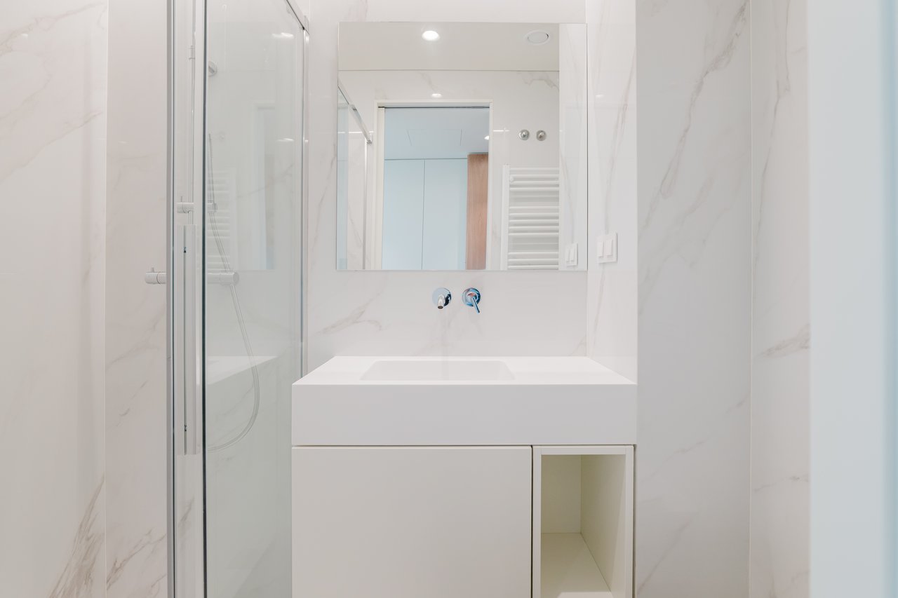 Elegant 3-Bedroom Sea-View Apartment with Large Terrace & Rooftop Pool in Vila Nova de Gaia