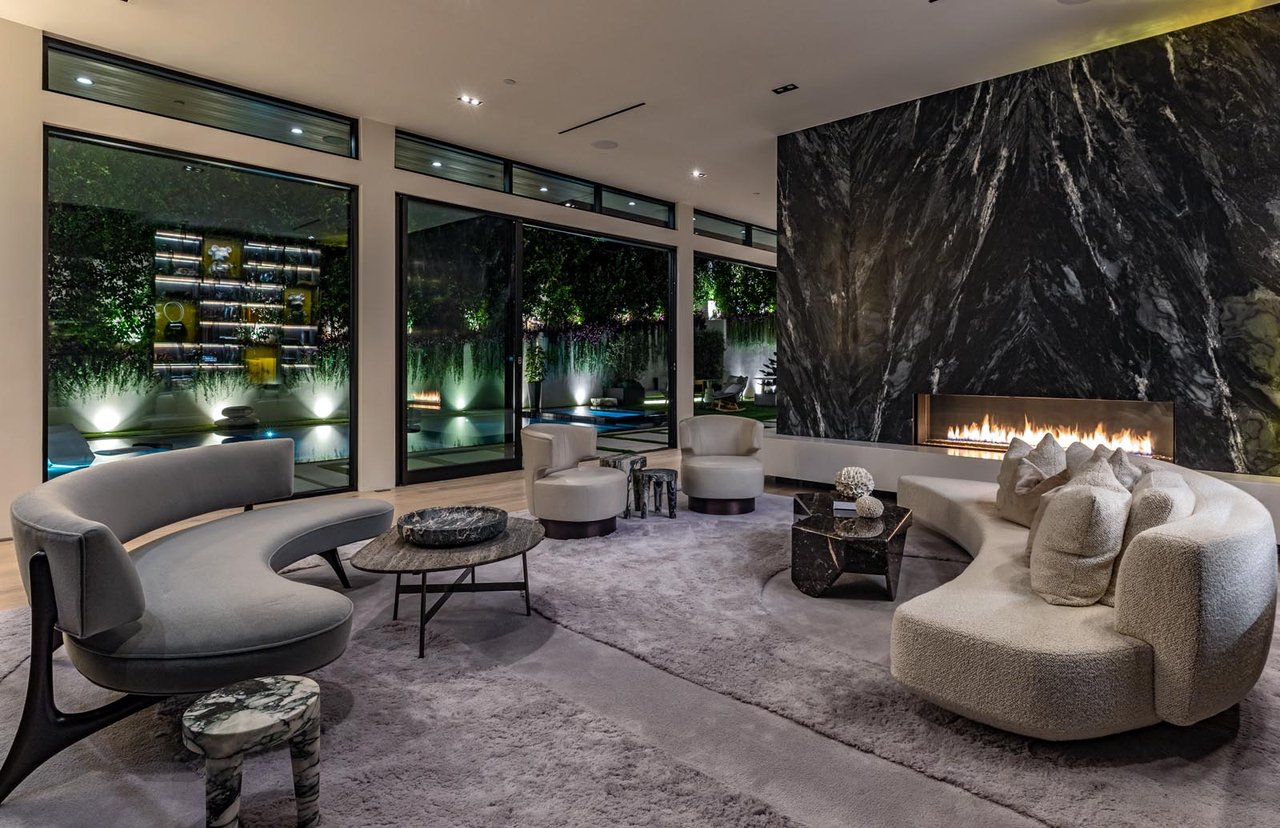 1172 N Doheny
