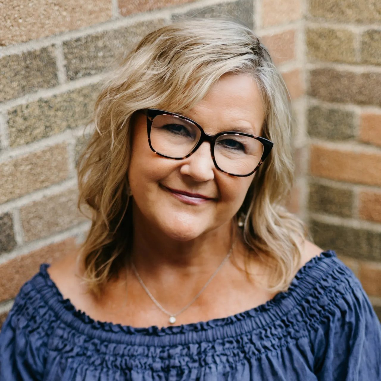 Sandy Abraham Cambridge, MN Real Estate Agent Headshot