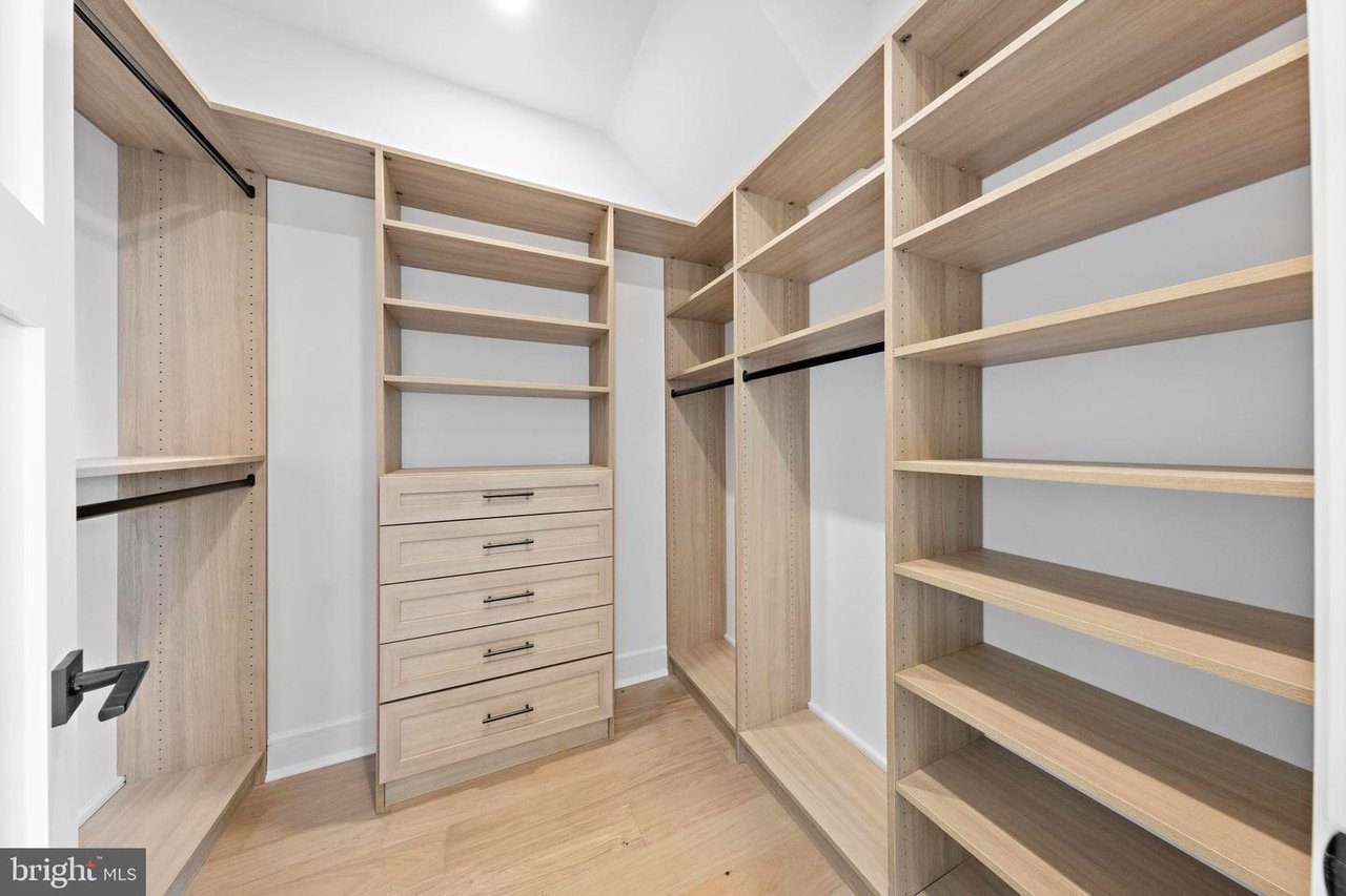 	352 N 5th St, Surf City Boro, NJ 08008