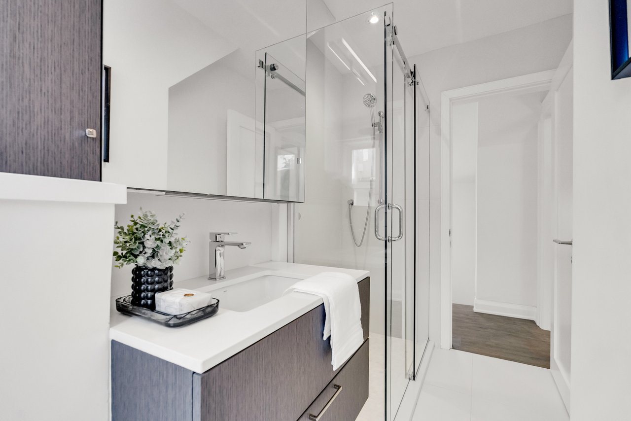 Gorgeous Upgraded Residence