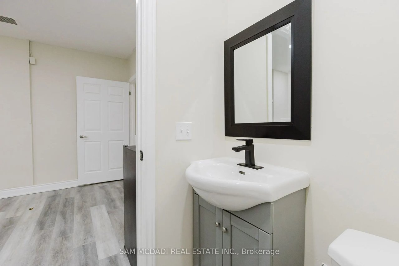 Single Office - 728 Main St E