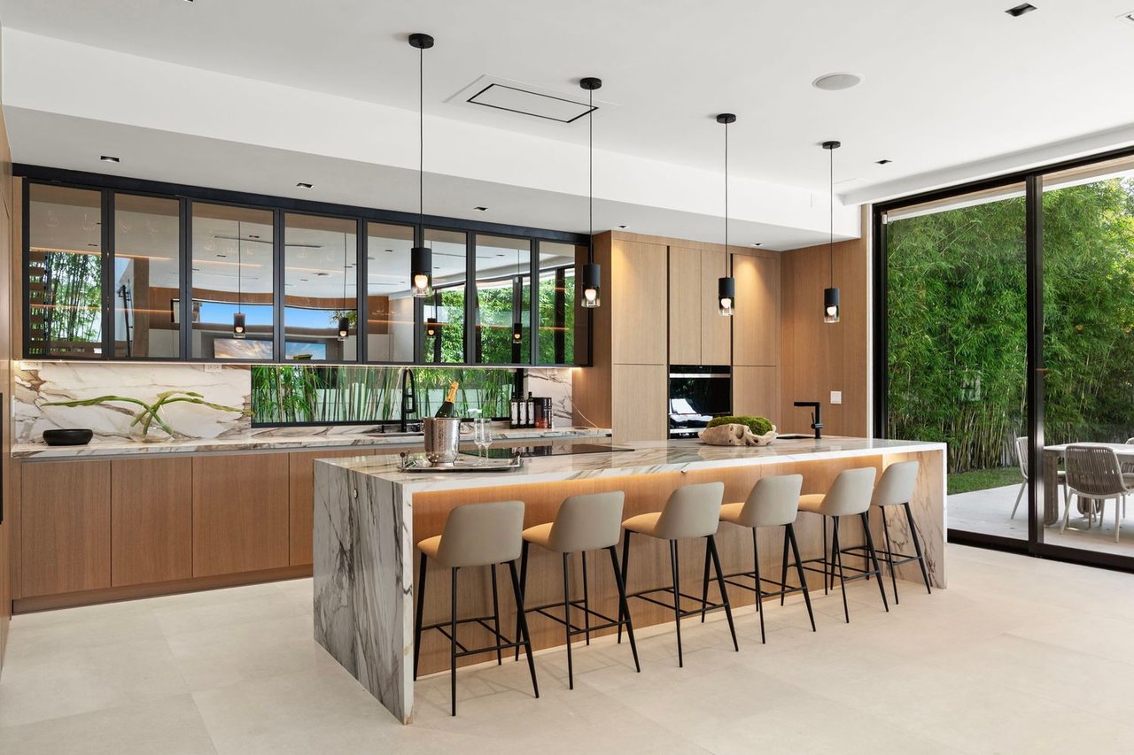 325 W 63rd St