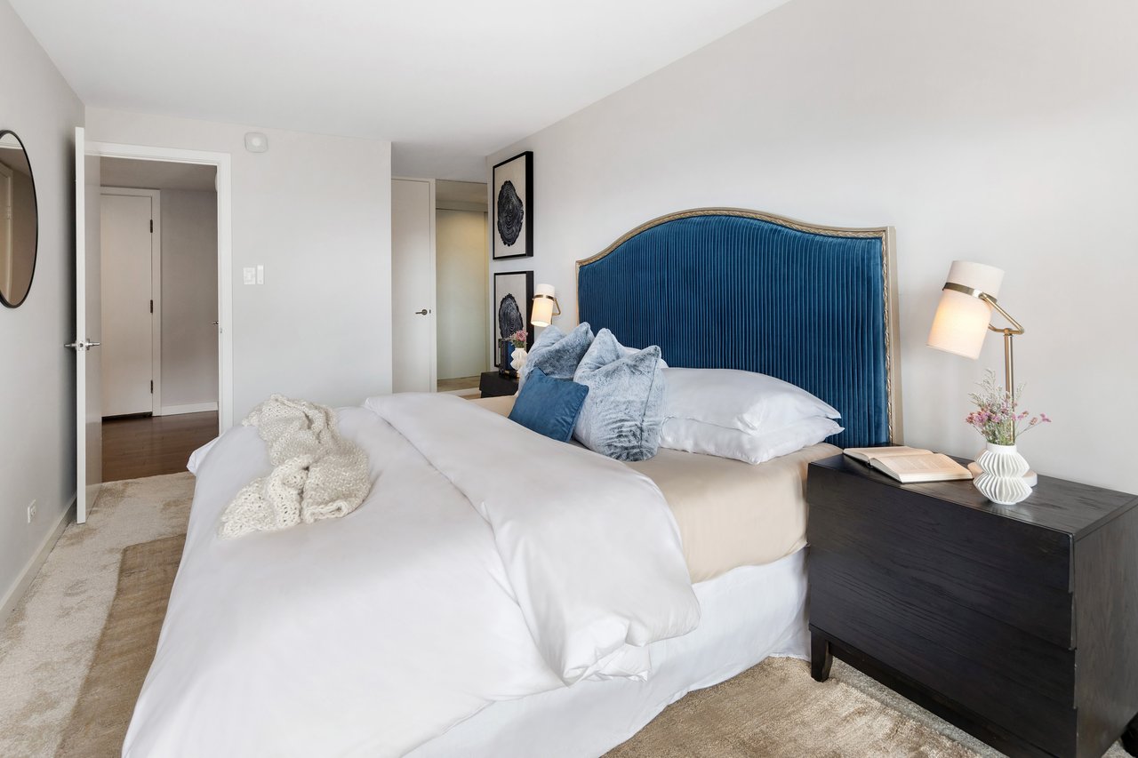 Contemporary Pacific Heights 1 Bedroom + Den