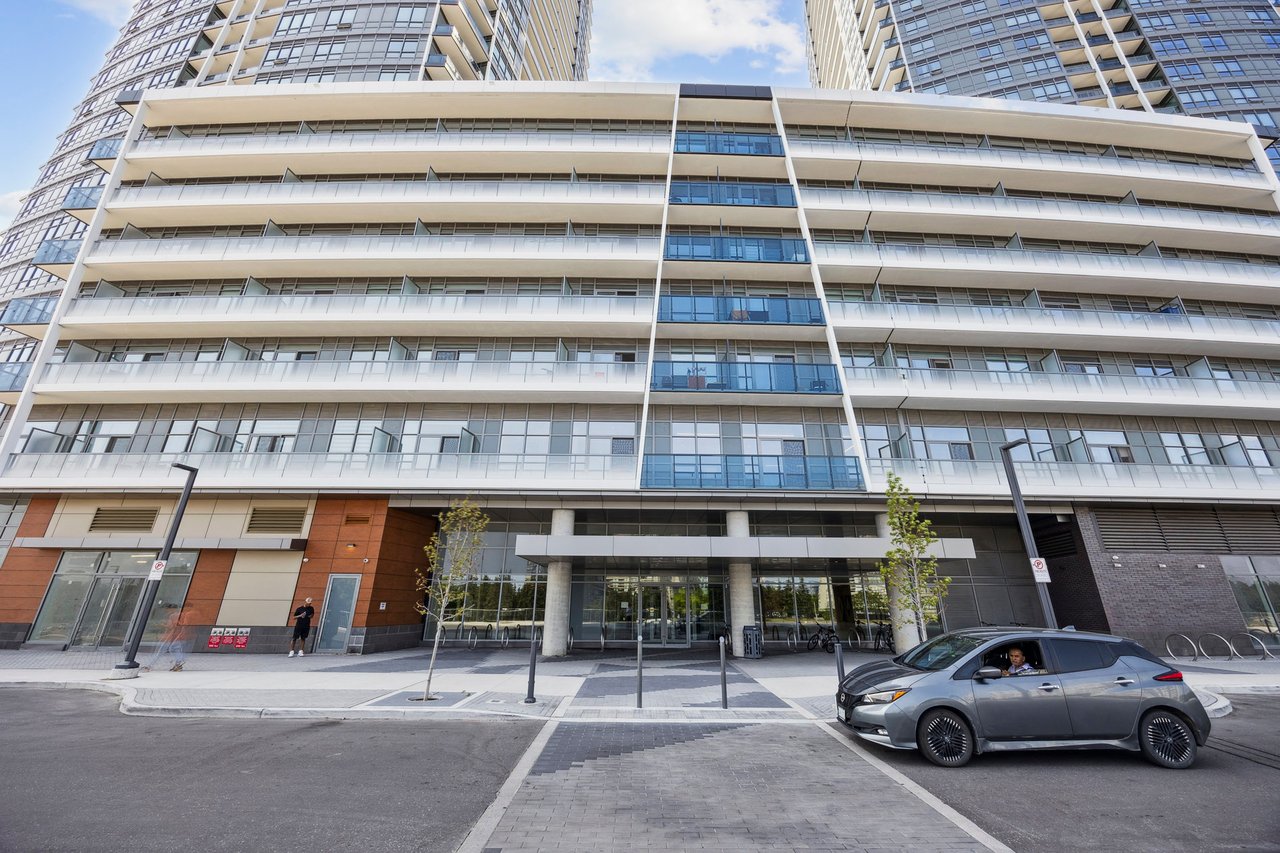 50 Upper Mall Way #2109