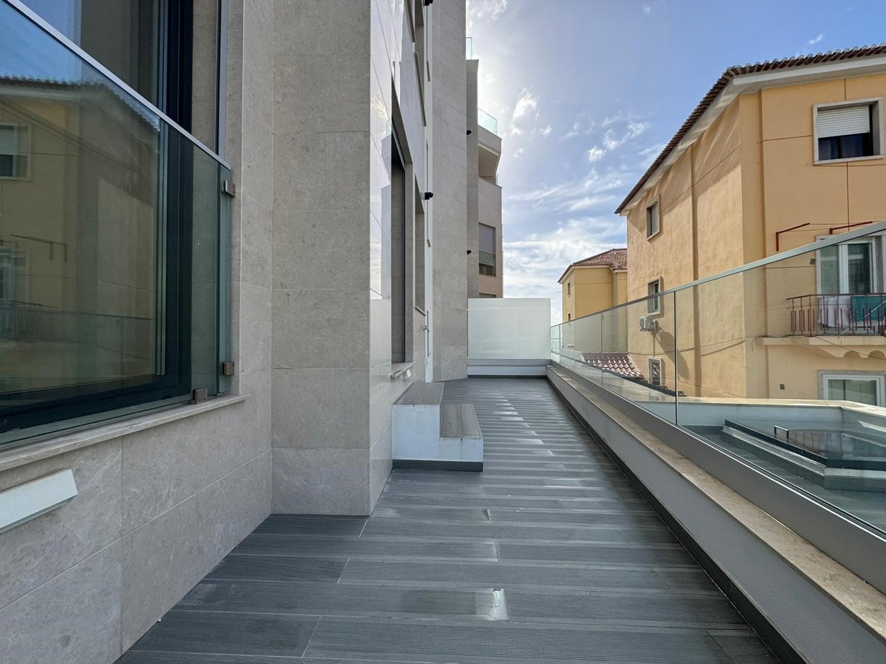 Elegant 3-Bedroom Apartment with Tagus River Views - Modern Riverside Living Near Lisbon