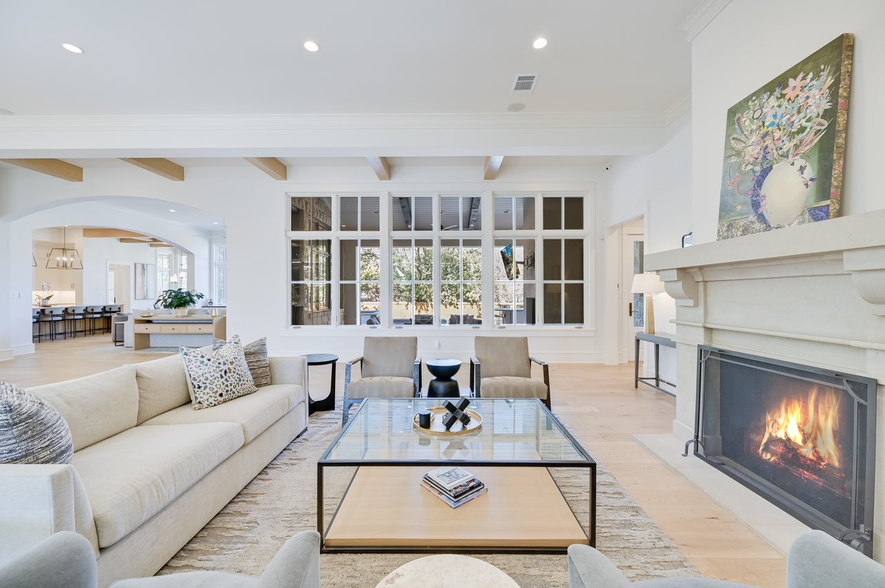 4907 Rollingwood Drive