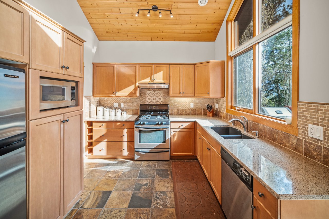 369 Eagle Heights