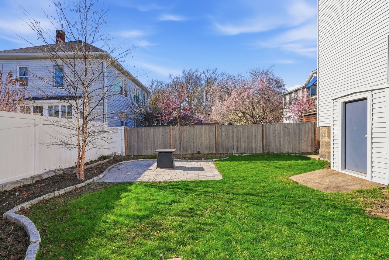 18 Phelps St #1 Salem, MA 