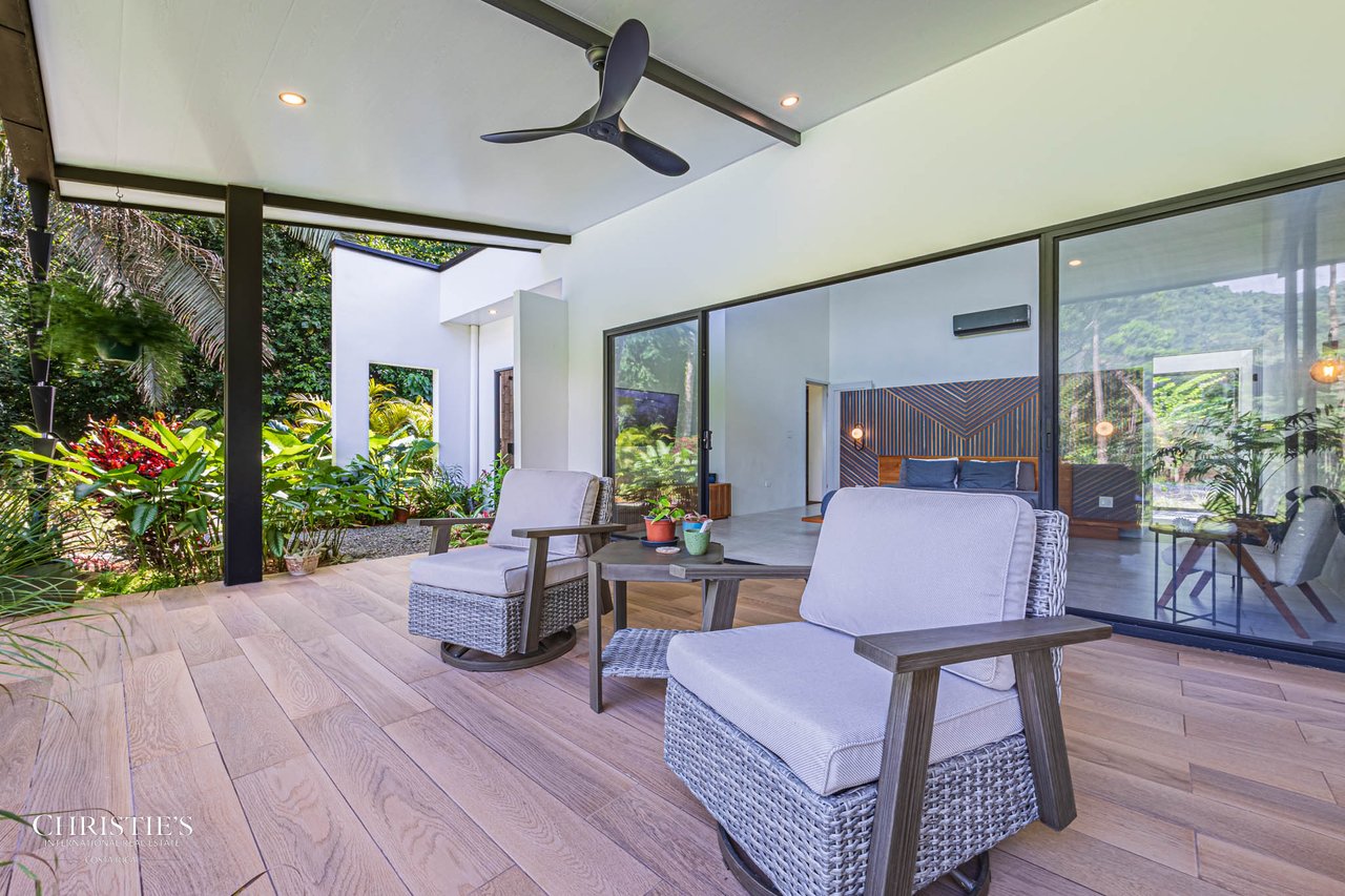 Contemporary Mountain View Villa – 10 Minutes to Playa Dominical