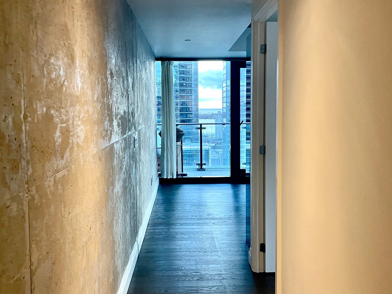 King West Loft With Forever South Views