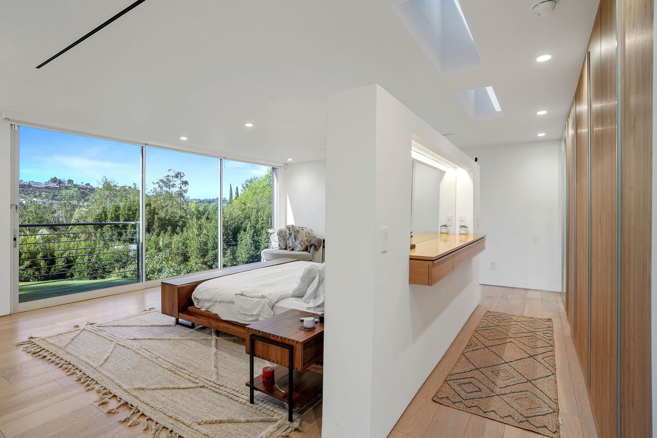 2615 La Cuesta Drive