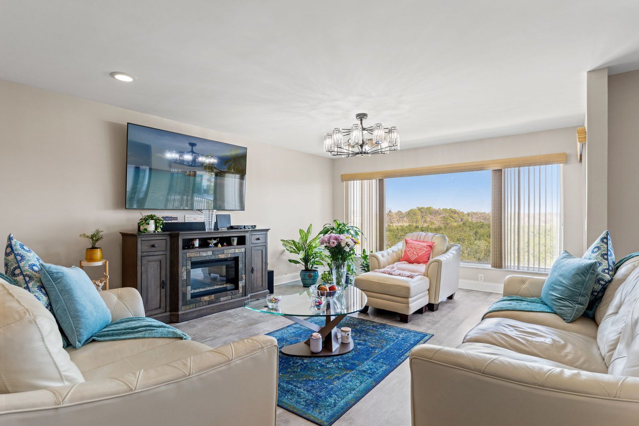 Upgraded 2-Bed Condo in Tarpon Springs with Scenic Views