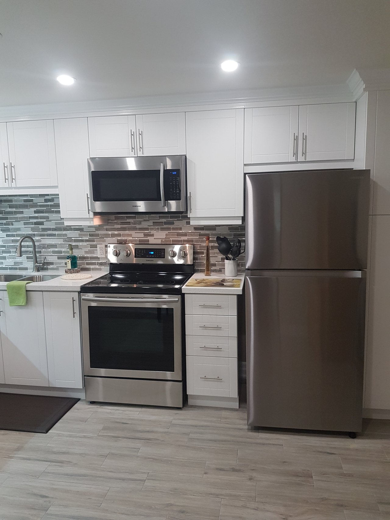 3323 Queen Frederica Dr