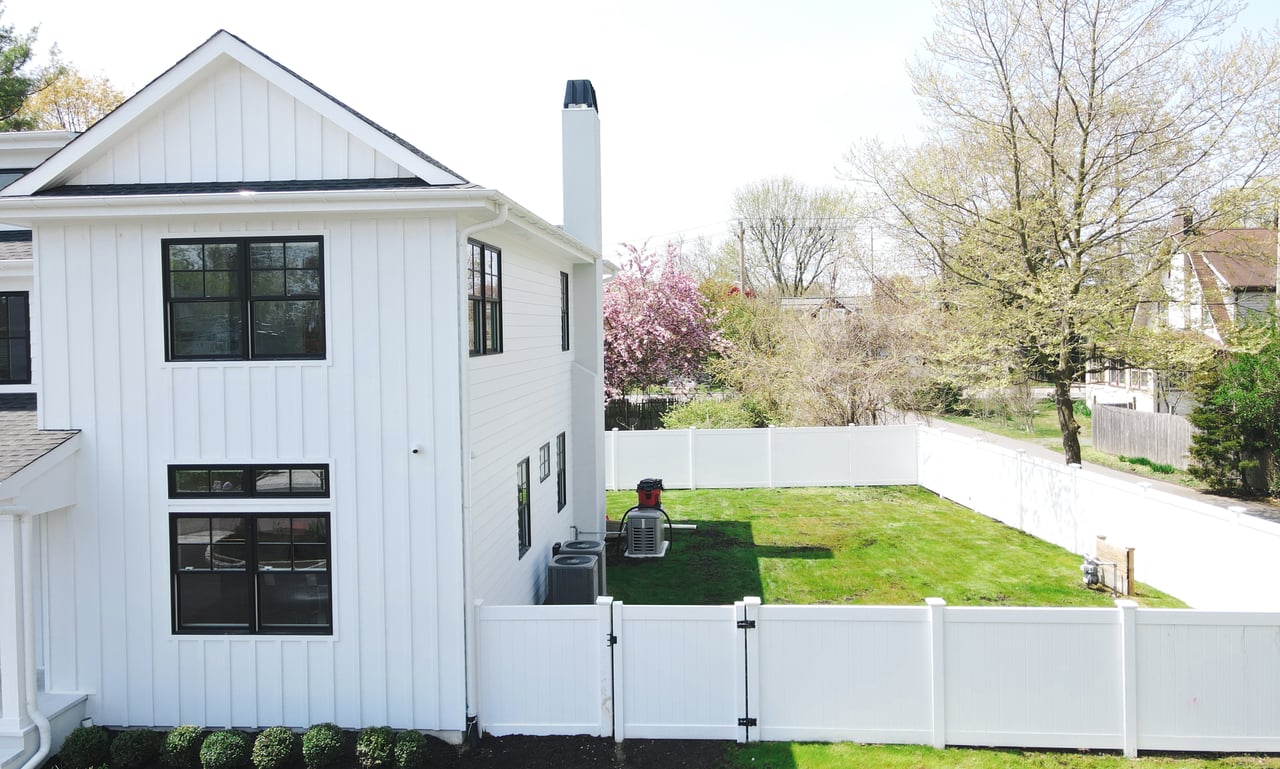 90 Montrose Ave