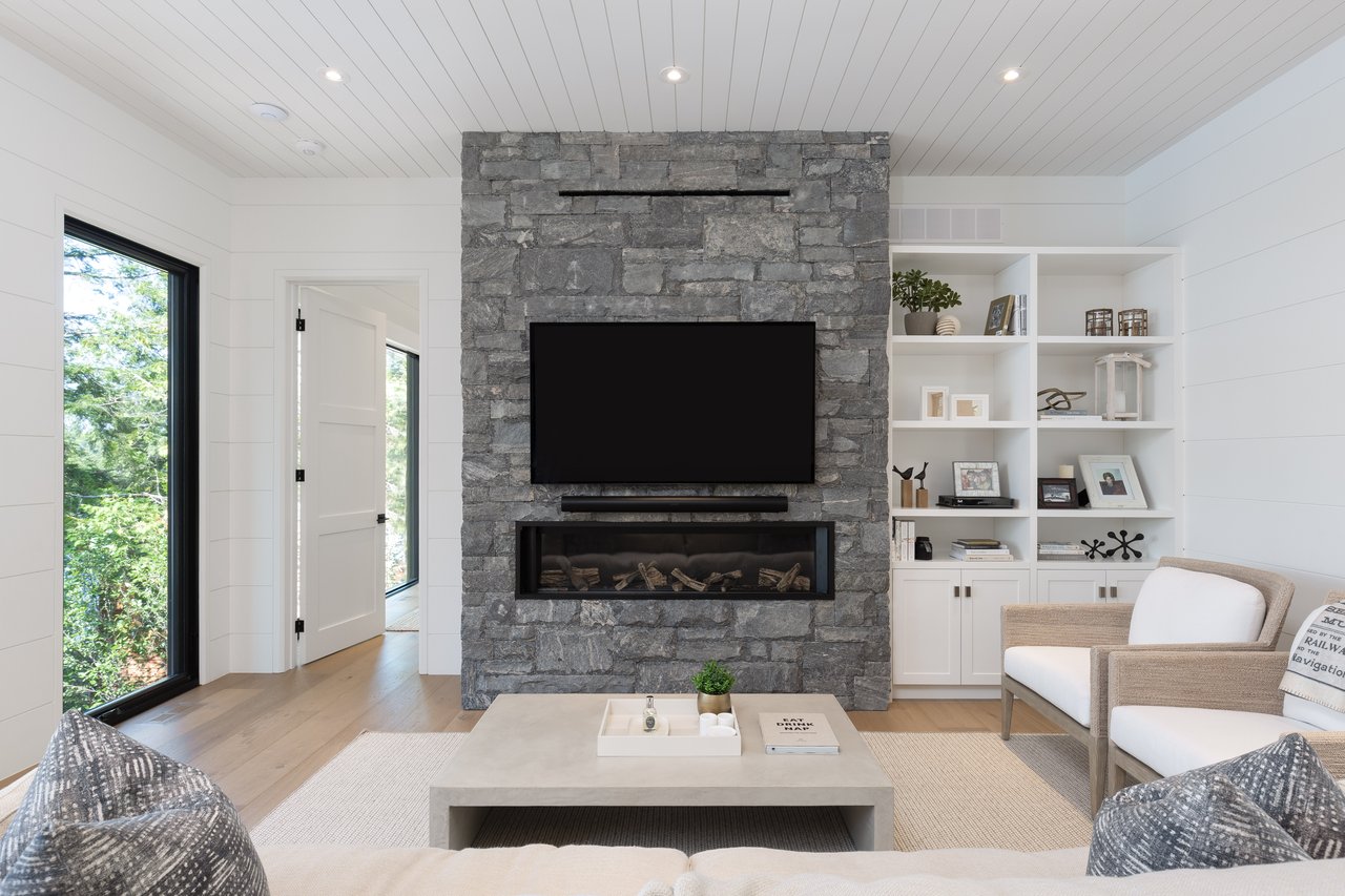 KINGSETT ROAD, Lake Rosseau