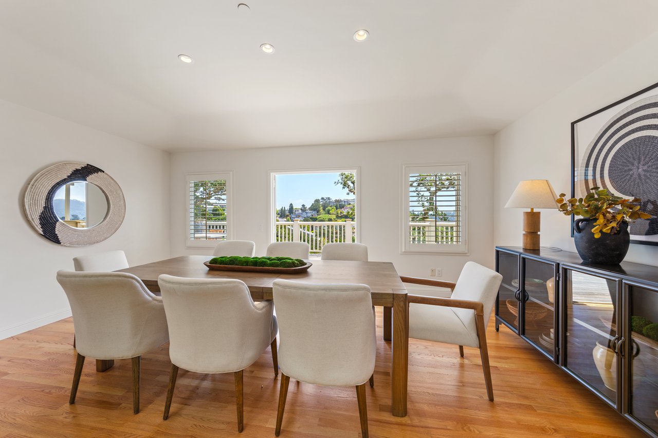 Picturesque and Private View Residence