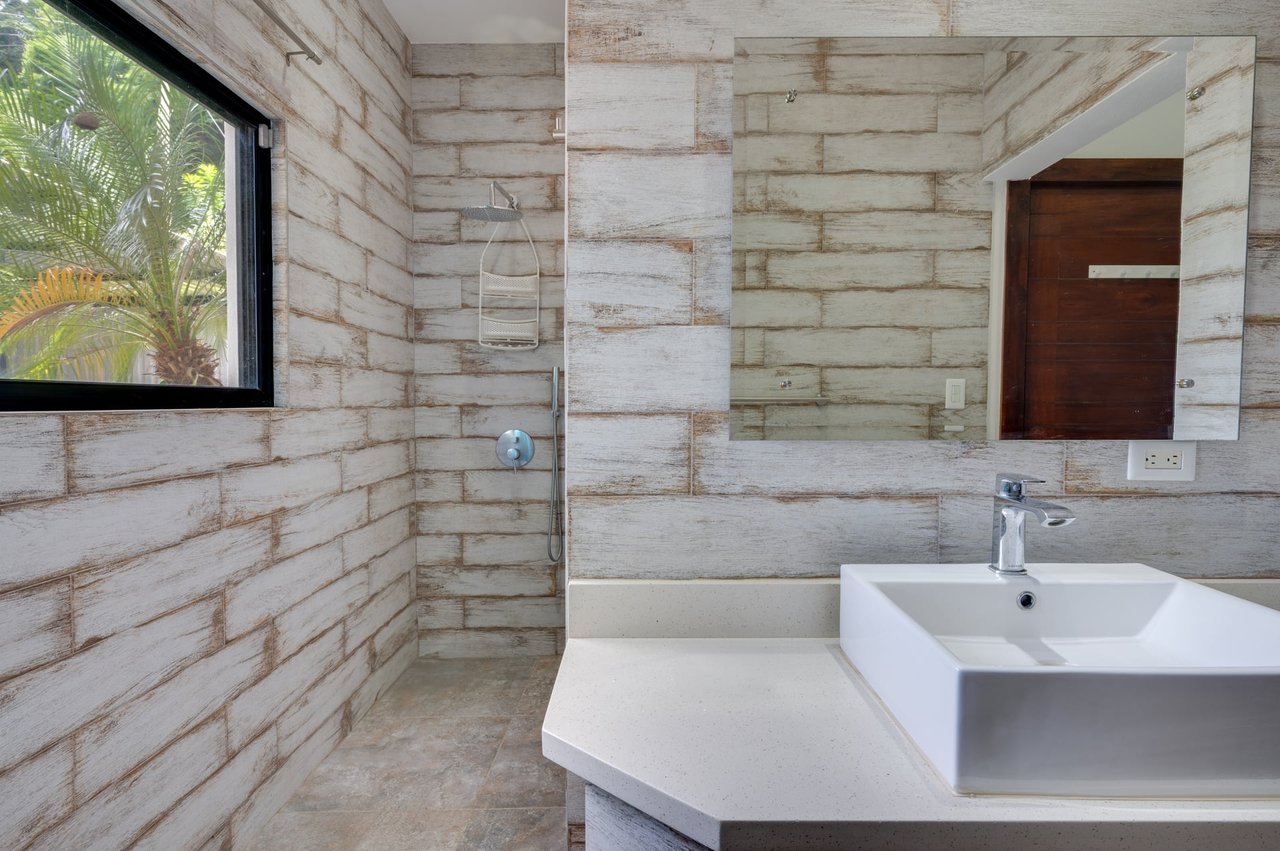 V-Domi Panama | Modern 3-Bedroom Villa with Pool on Expansive 6,078 m² Forest Lot in Finca Panamá, Tamarindo