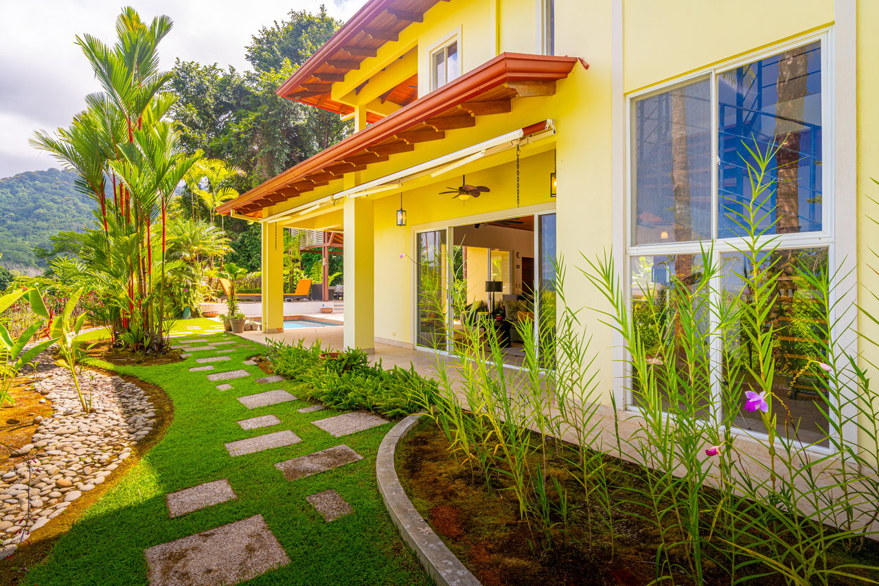 Casa de Orquideas - Mountains, Ocean and Jungle with Privacy In Gated Community, Ojochal