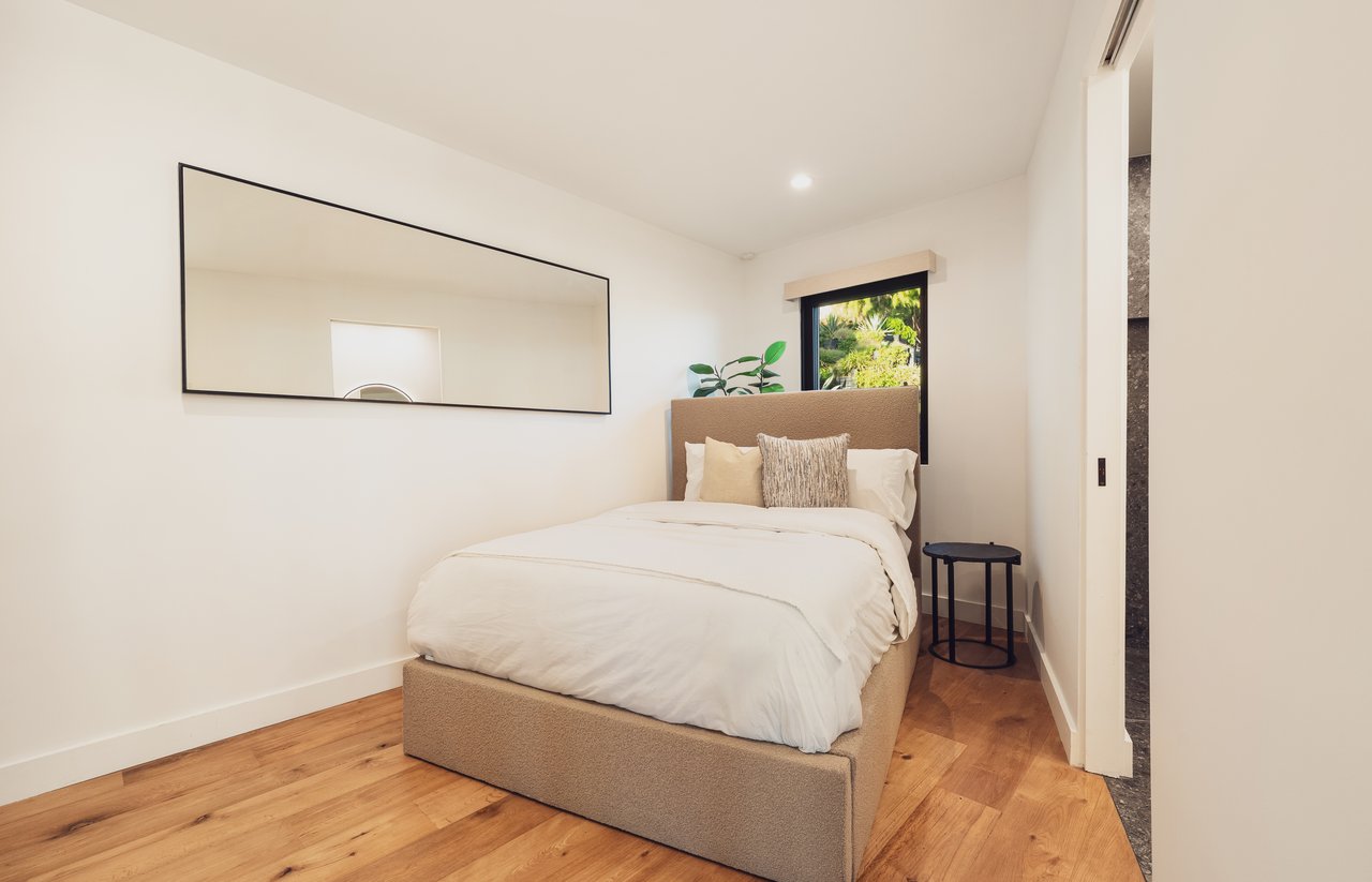 1235 N Kenter Ave, Brentwood