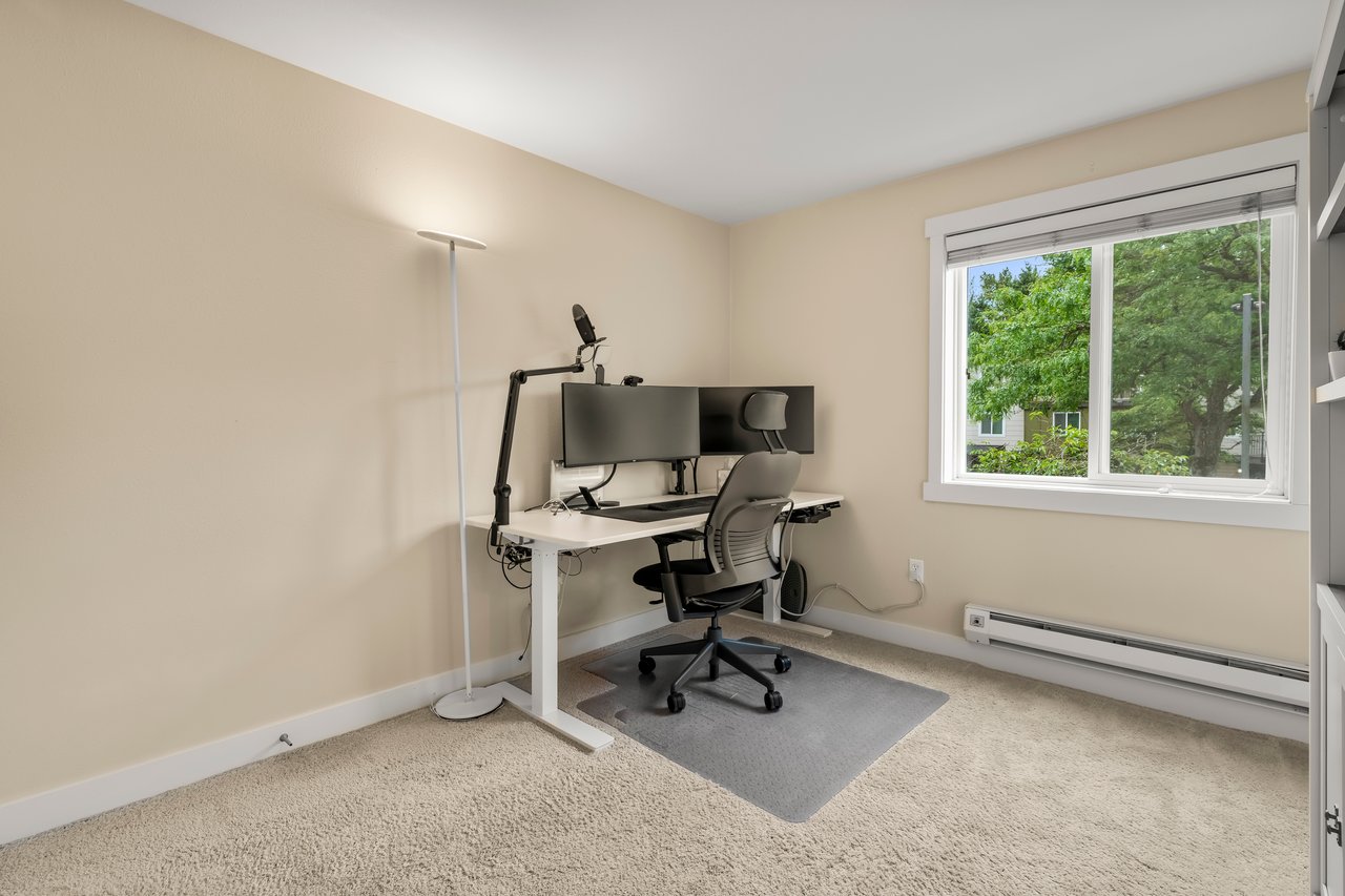 Lovely Redmond Condo