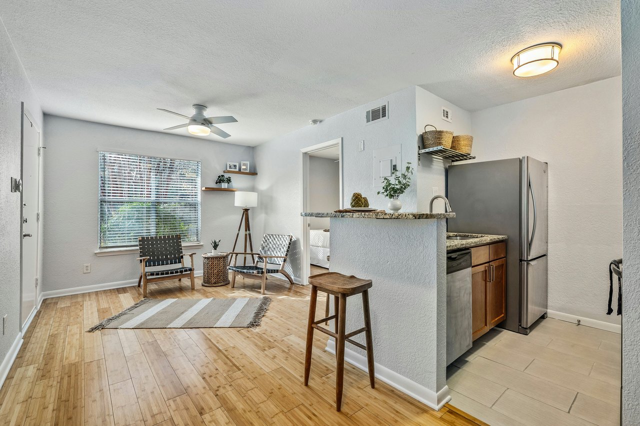 Stylish South Lamar Condo in Gated Ivy Condominiums – Prime Location with Top-Tier Amenities!