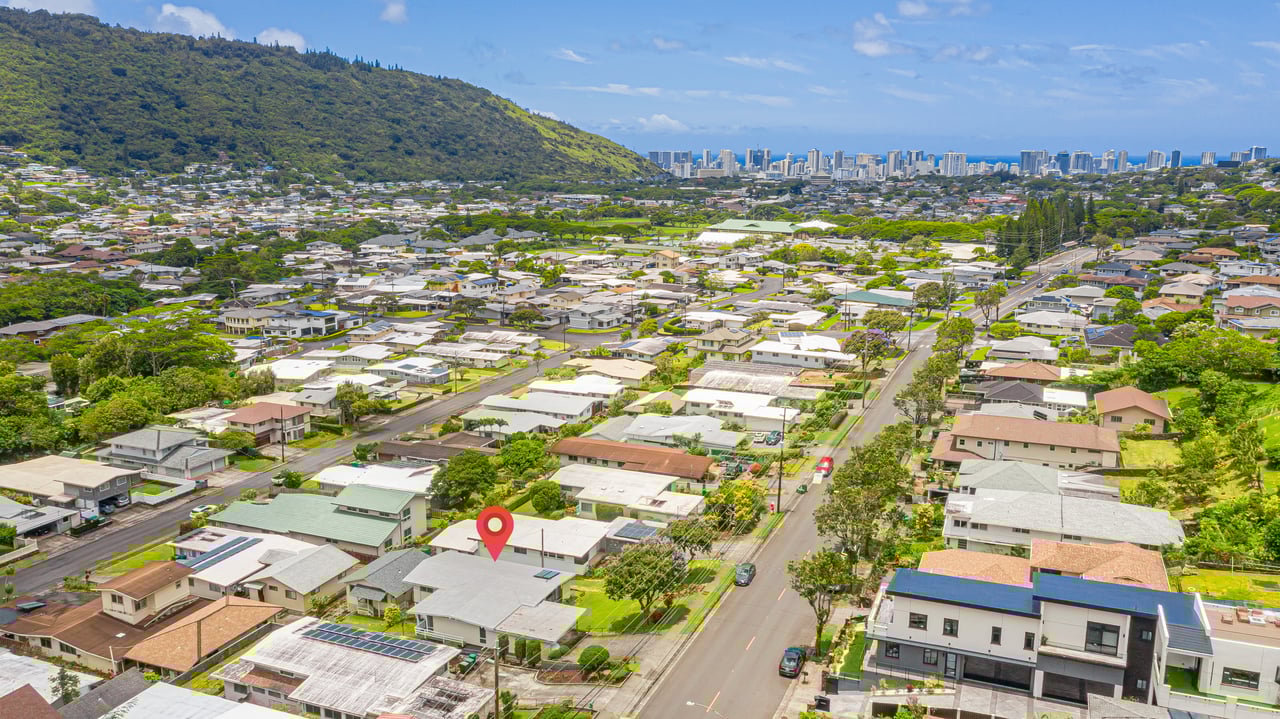 3313 Manoa Road